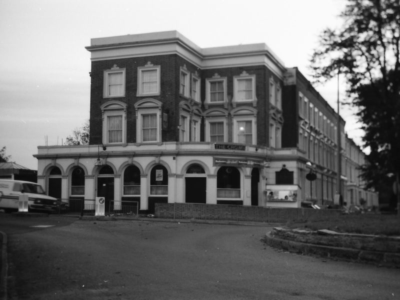 Crown London E3 taken in 1986. (Pub, Key). Published on 28-03-2018