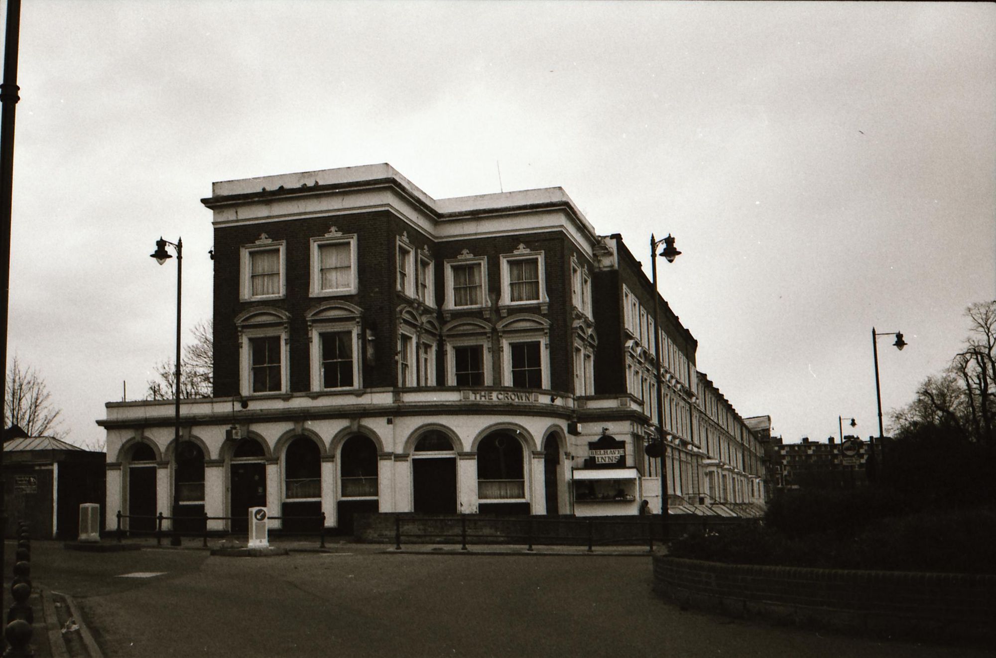 Crown London E3 taken between Dec 1992-Jan 1994. (Pub, External). Published on 28-03-2018
