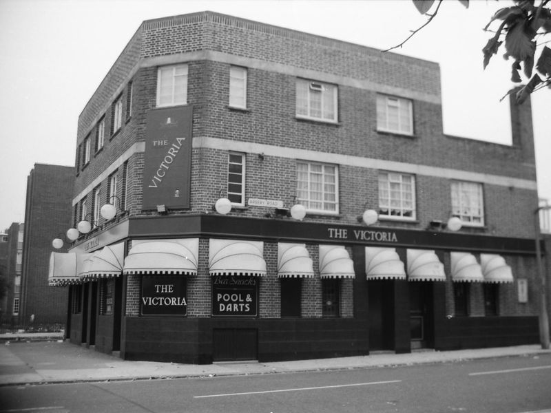 Victoria London E3 taken in 1986. (Pub, External). Published on 28-03-2018