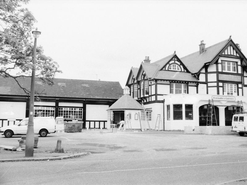 Queen Elizabeth London E4 taken 24-08-1986. (Pub, External). Published on 18-04-2018