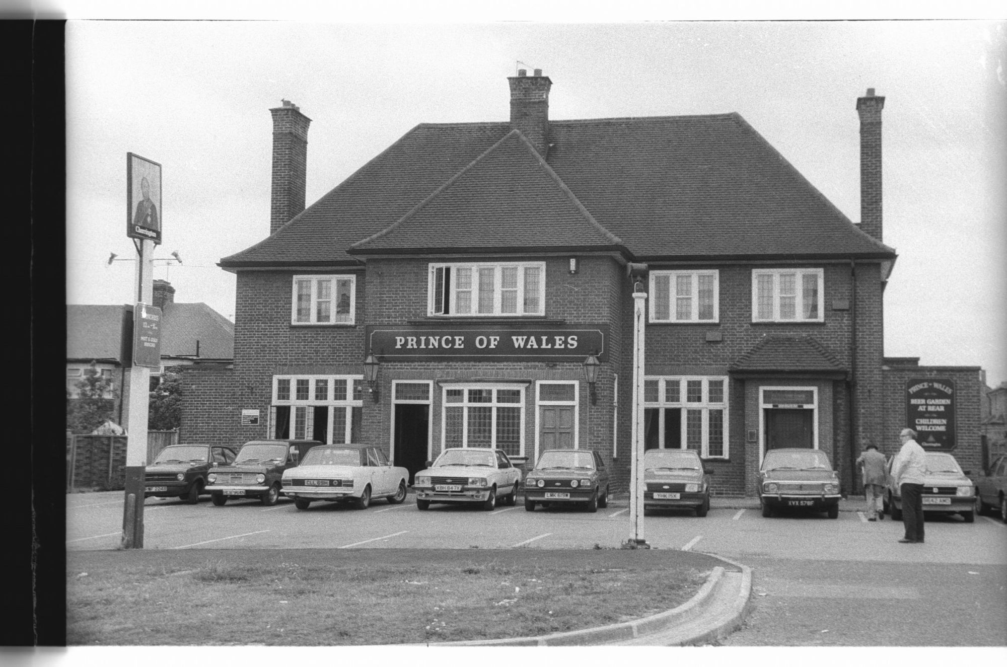 Prince of Wales London E4 taken in 1986.. (Pub, External, Key). Published on 18-04-2018