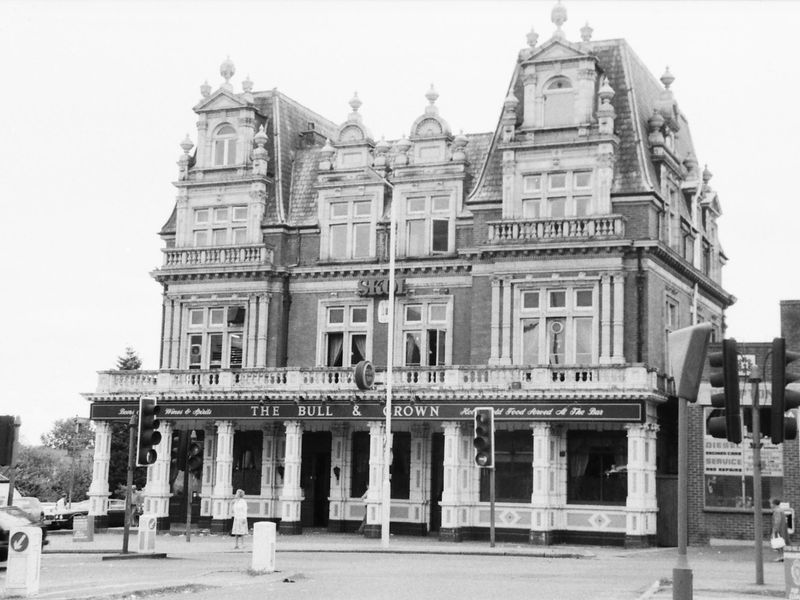 Bull & Crown London E4 taken in 1986. (Pub, External, Key). Published on 18-04-2018
