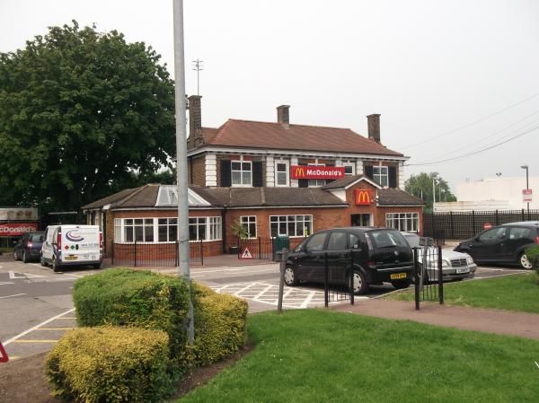 Fountain  London E4. (Pub, External). Published on 21-11-2013