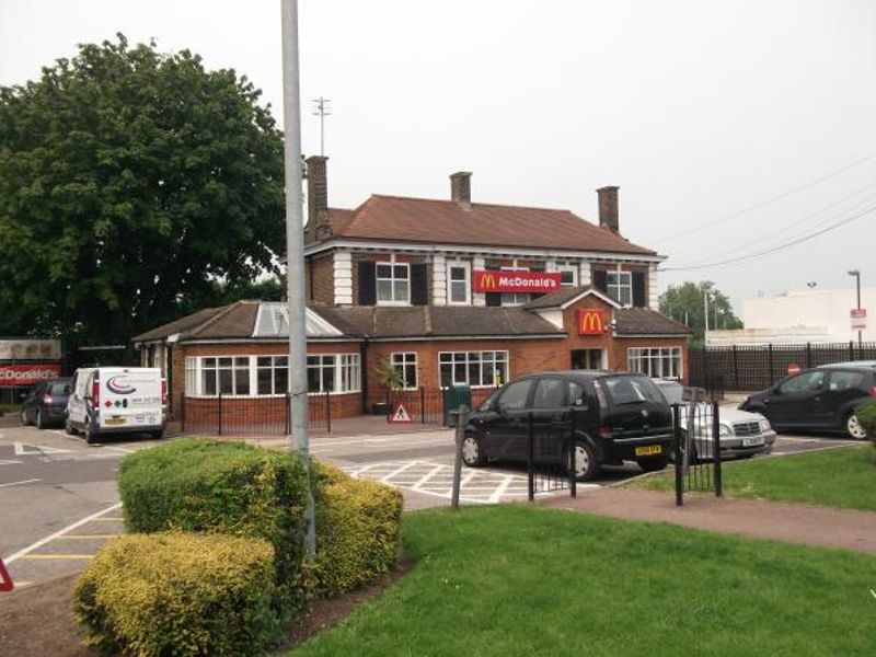 Fountain  London E4. (Pub, External). Published on 21-11-2013 