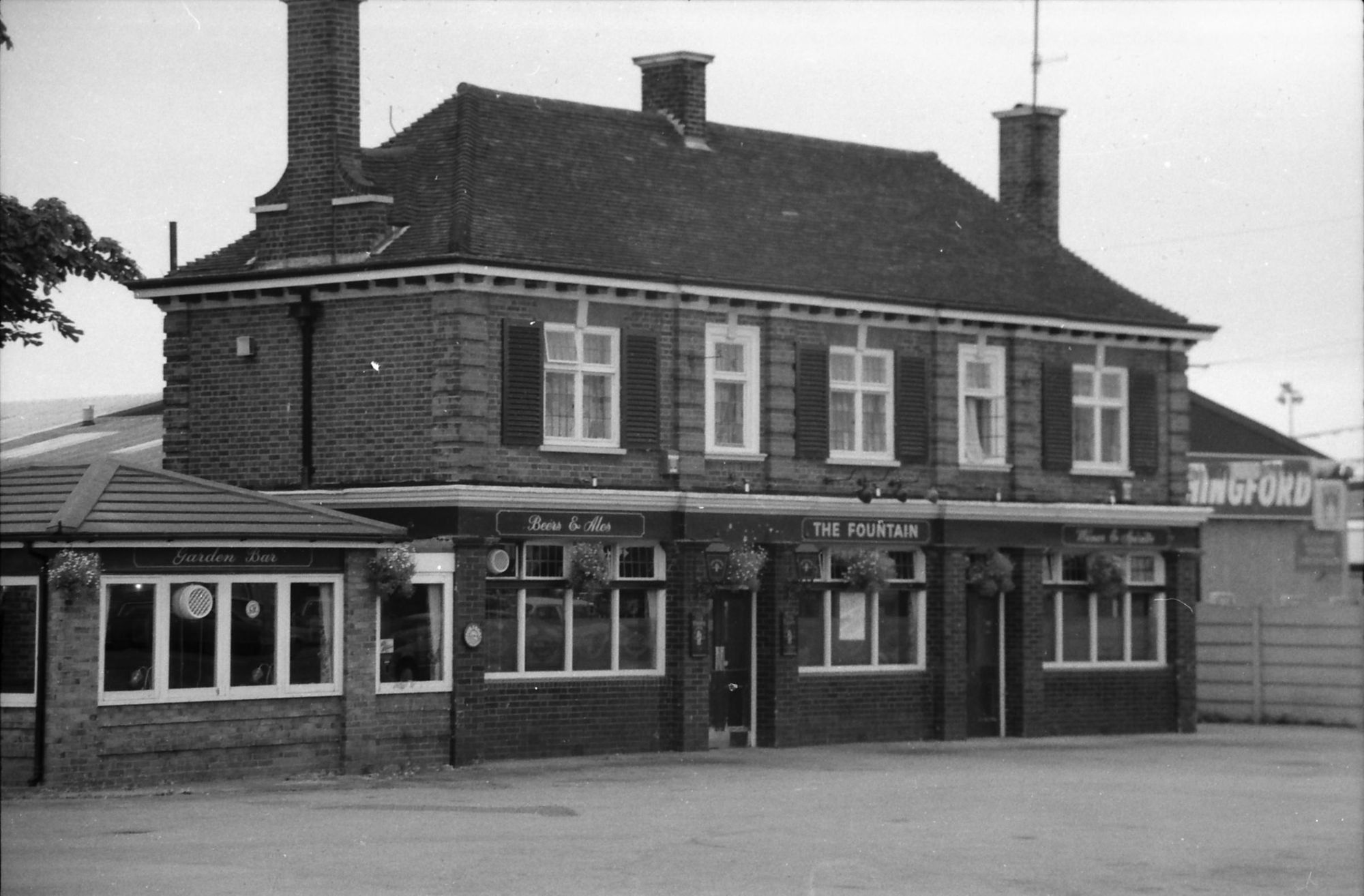 Fountain London E4 taken in 1986. (Pub, External). Published on 18-04-2018