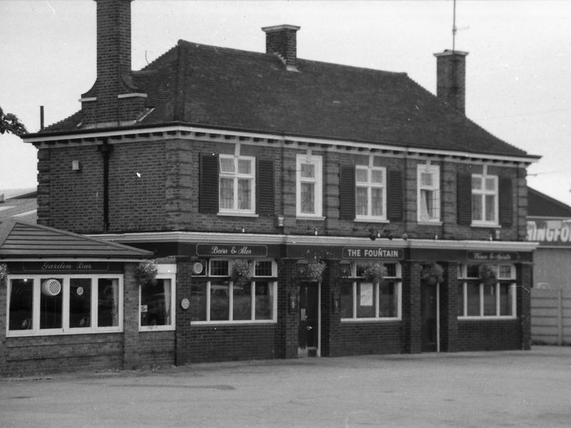 Fountain London E4 taken in 1986. (Pub, External). Published on 18-04-2018 