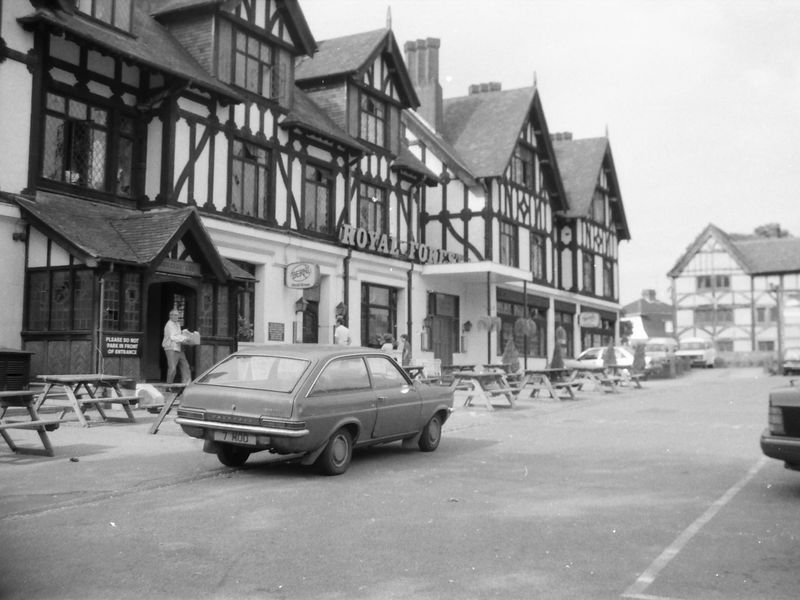 Royal Forest London E4 taken in 1986. (Pub, External). Published on 18-04-2018 