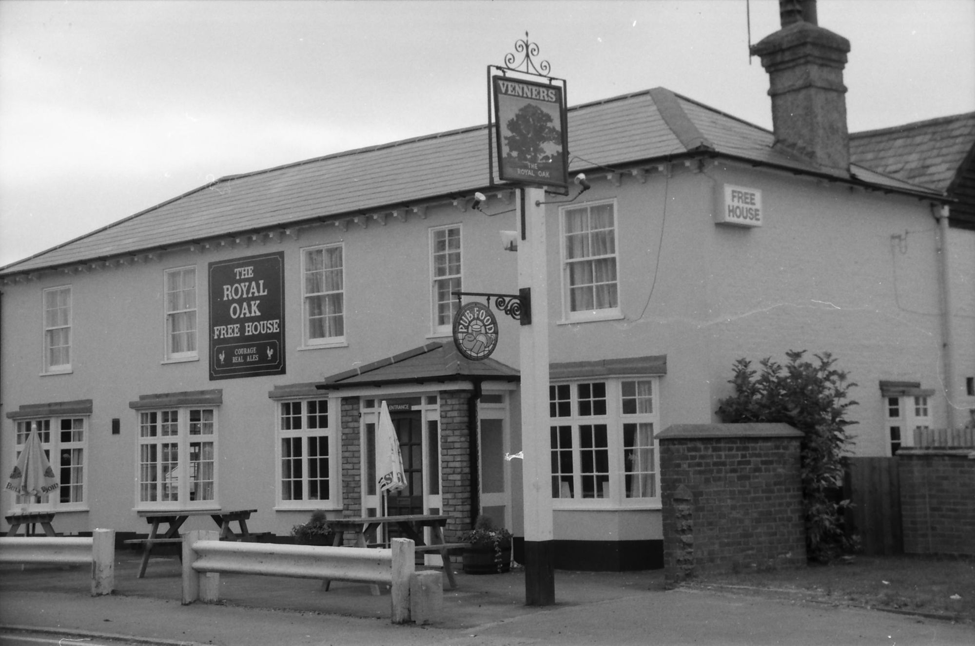 Royal Oak Sewardstone London E4 in 1986.. (Pub, External, Key). Published on 18-04-2018