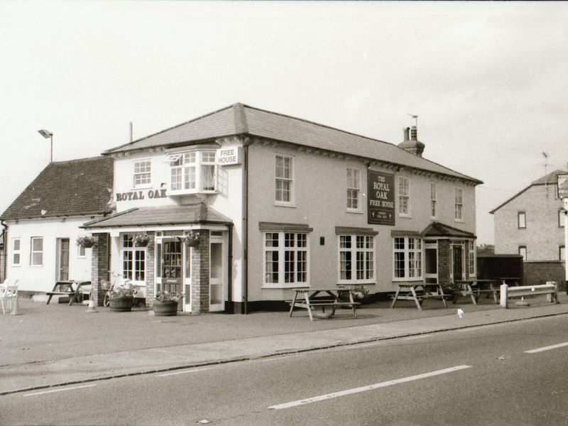 Royal Oak Sewardstone London E4 taken Aug 1989.. (Pub, External). Published on 18-04-2018 