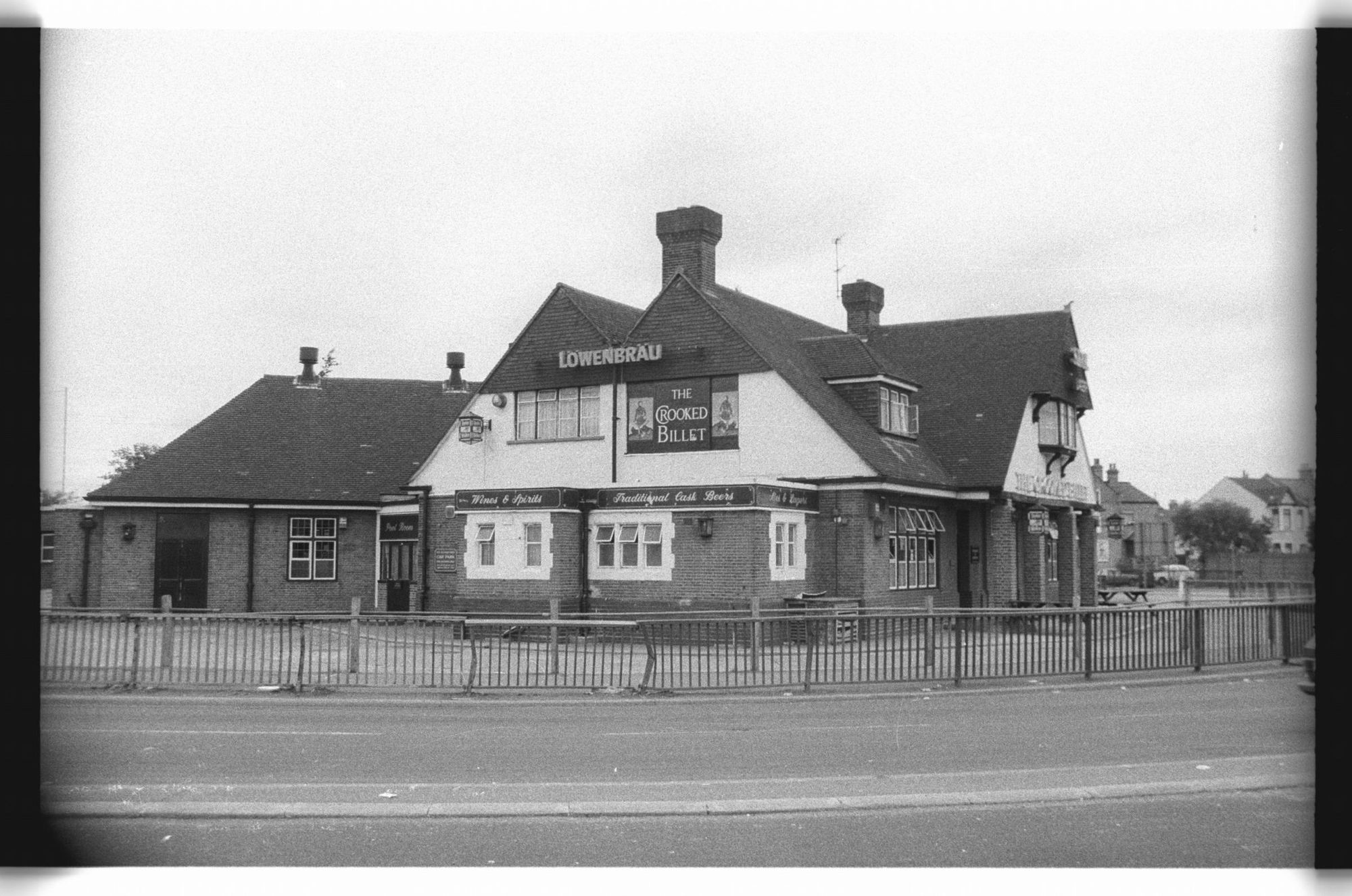 E4-Crooked Billet taken Aug 1986.. (Pub, External, Key). Published on 18-04-2018