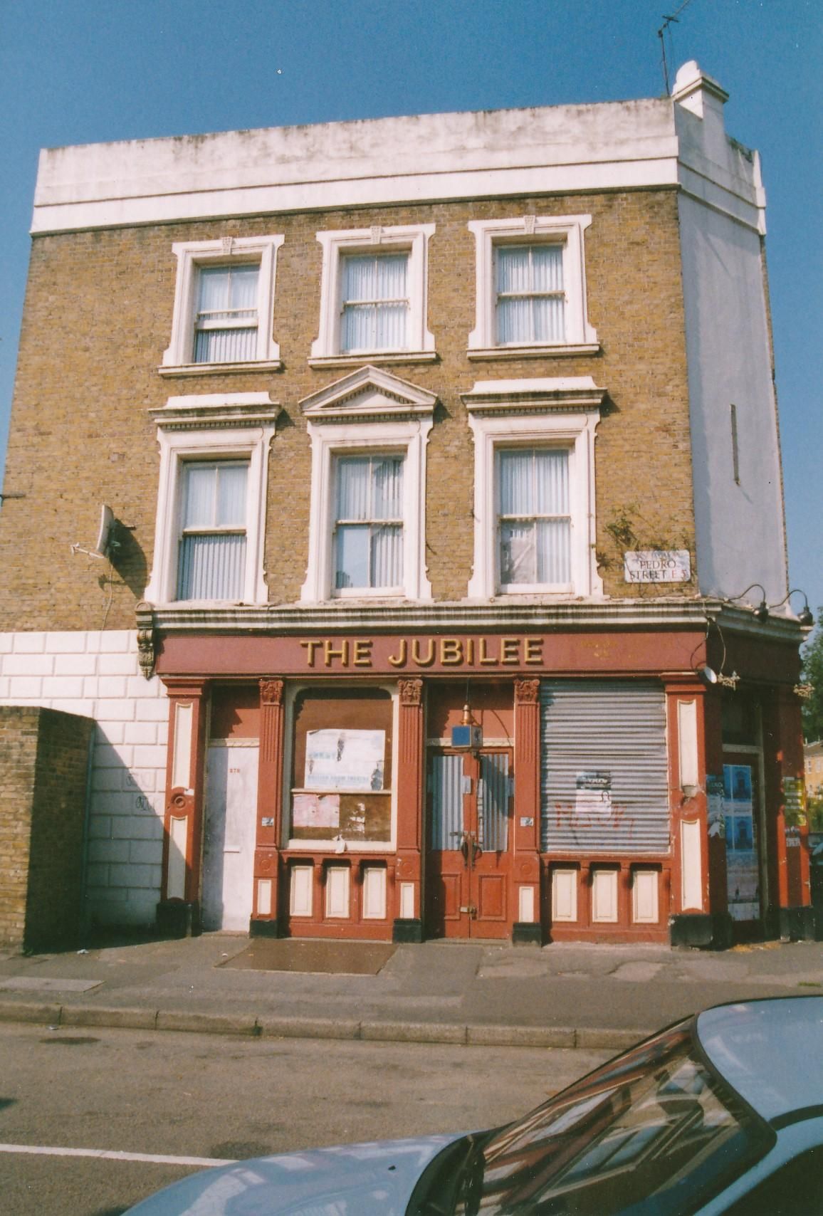 Jubilee Tavern London E5 taken in 2002.. (Pub, External). Published on 25-06-2020