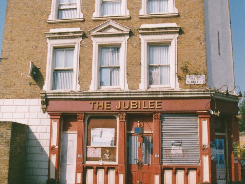 Jubilee Tavern London E5 taken in 2002.. (Pub, External). Published on 25-06-2020