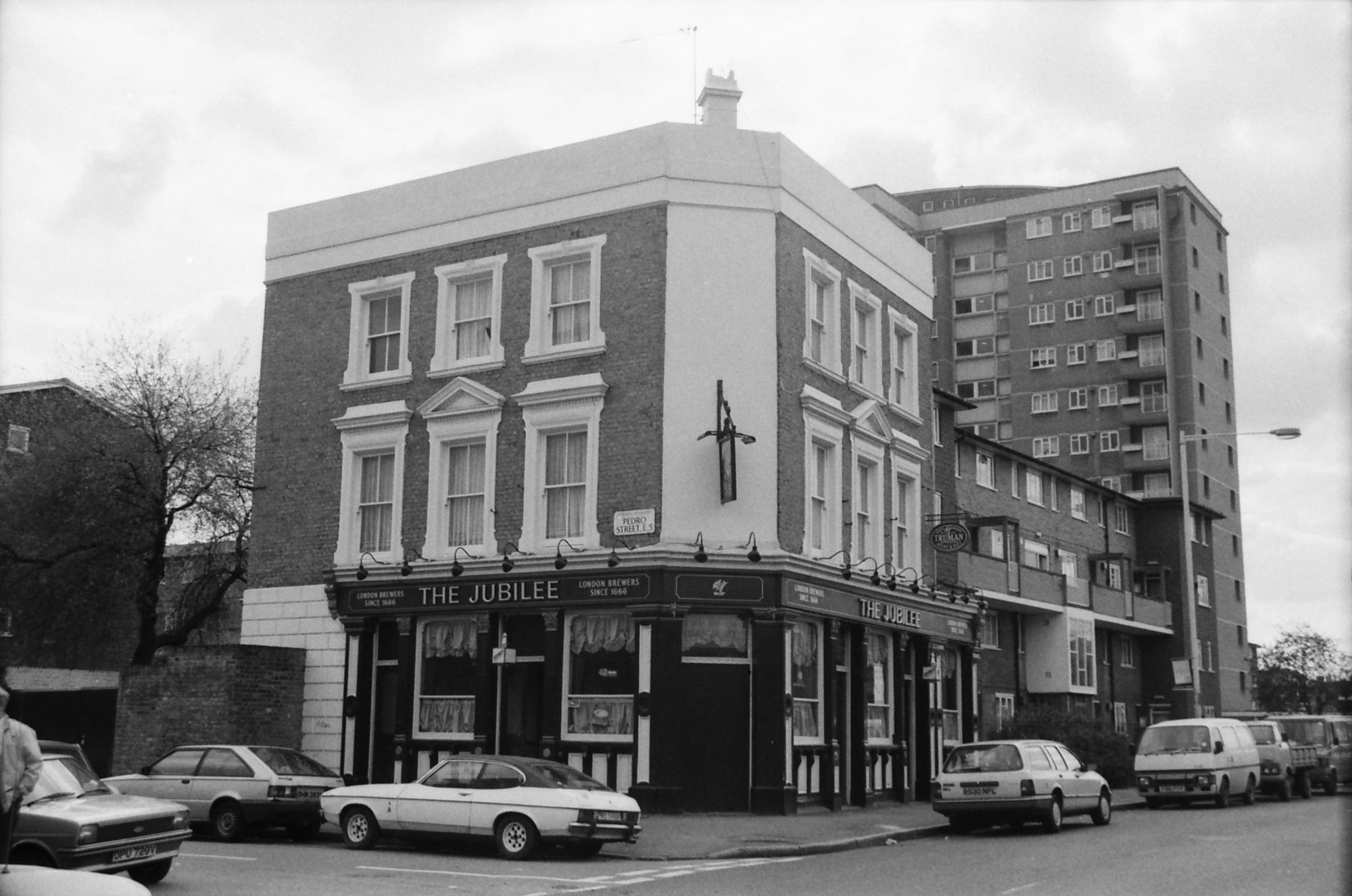Jubilee London E5 taken in 1989.. (Pub, External, Key). Published on 18-04-2018