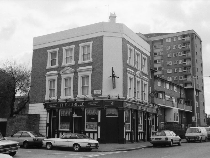 Jubilee London E5 taken in 1989.. (Pub, External, Key). Published on 18-04-2018