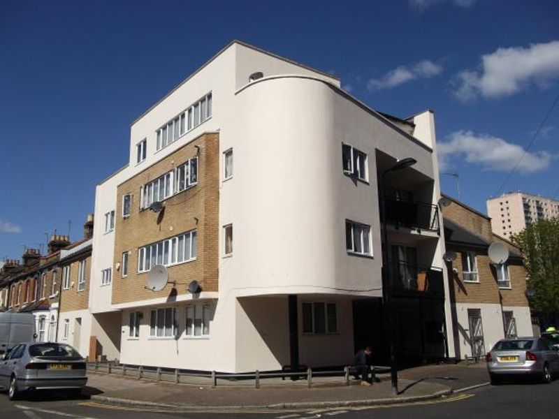 Golden Shoe (site of)London E5 taken April 2015. (Pub, External, Key). Published on 02-05-2015