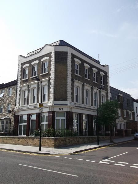 George London E5 taken Aug 2013. (Pub, External, Key). Published on 02-12-2013