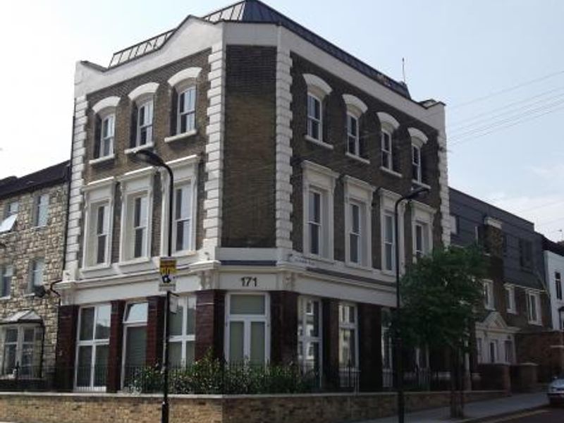 George London E5 taken Aug 2013. (Pub, External, Key). Published on 02-12-2013