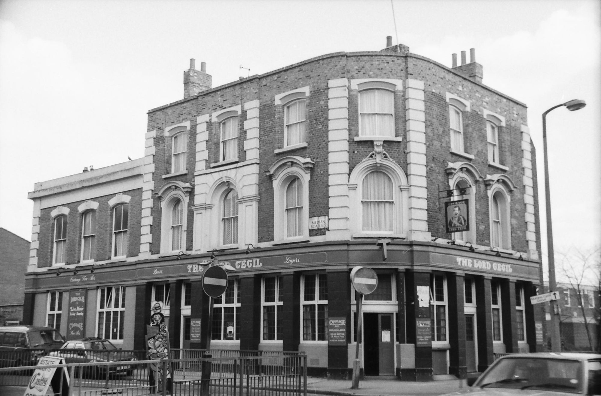 Lord Cecil London E5 taken in 1989.. (Pub, External, Key). Published on 18-04-2018