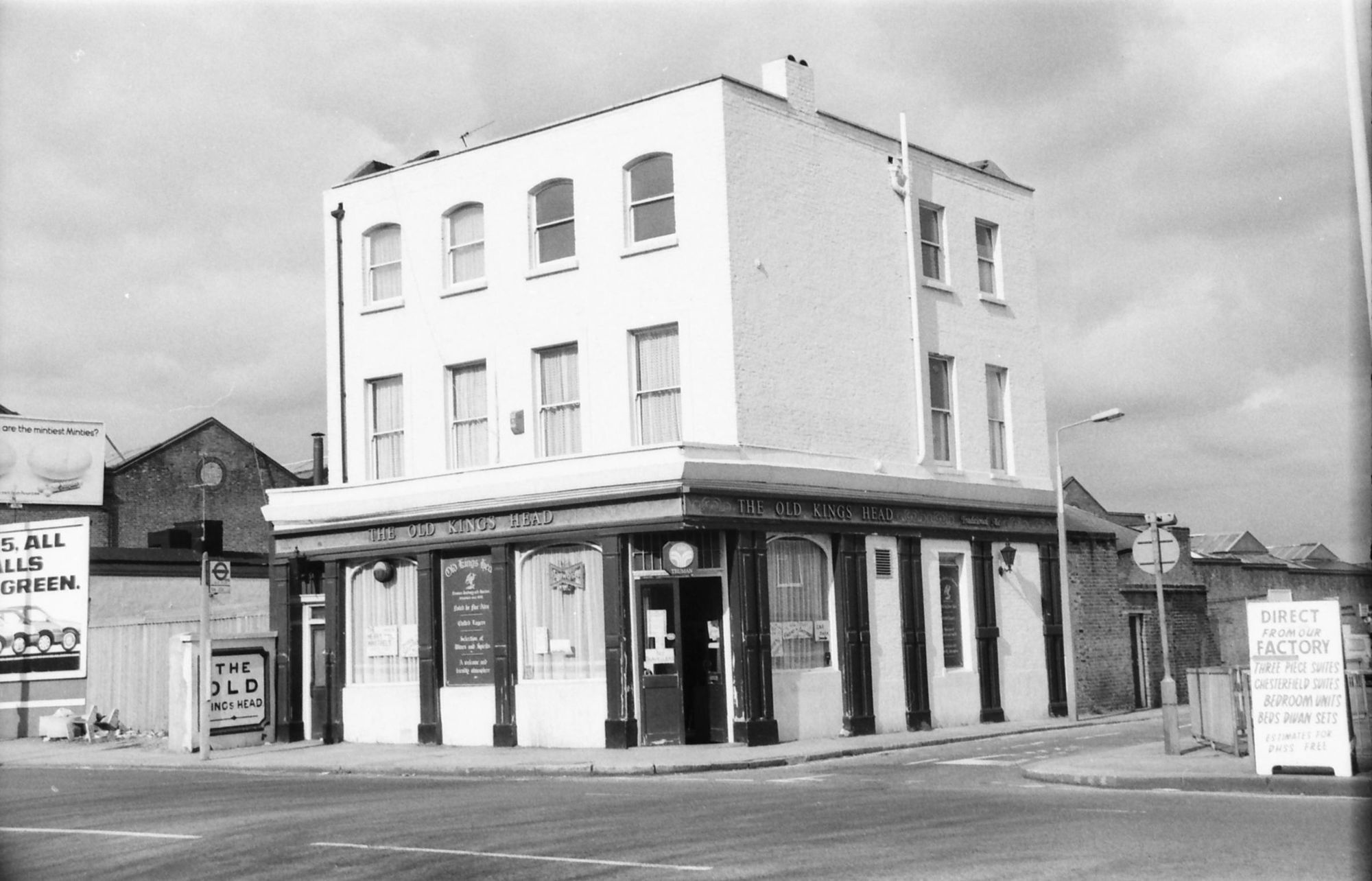 Old Kings Head London E5 taken in 1989.. (Pub, External, Key). Published on 18-04-2018