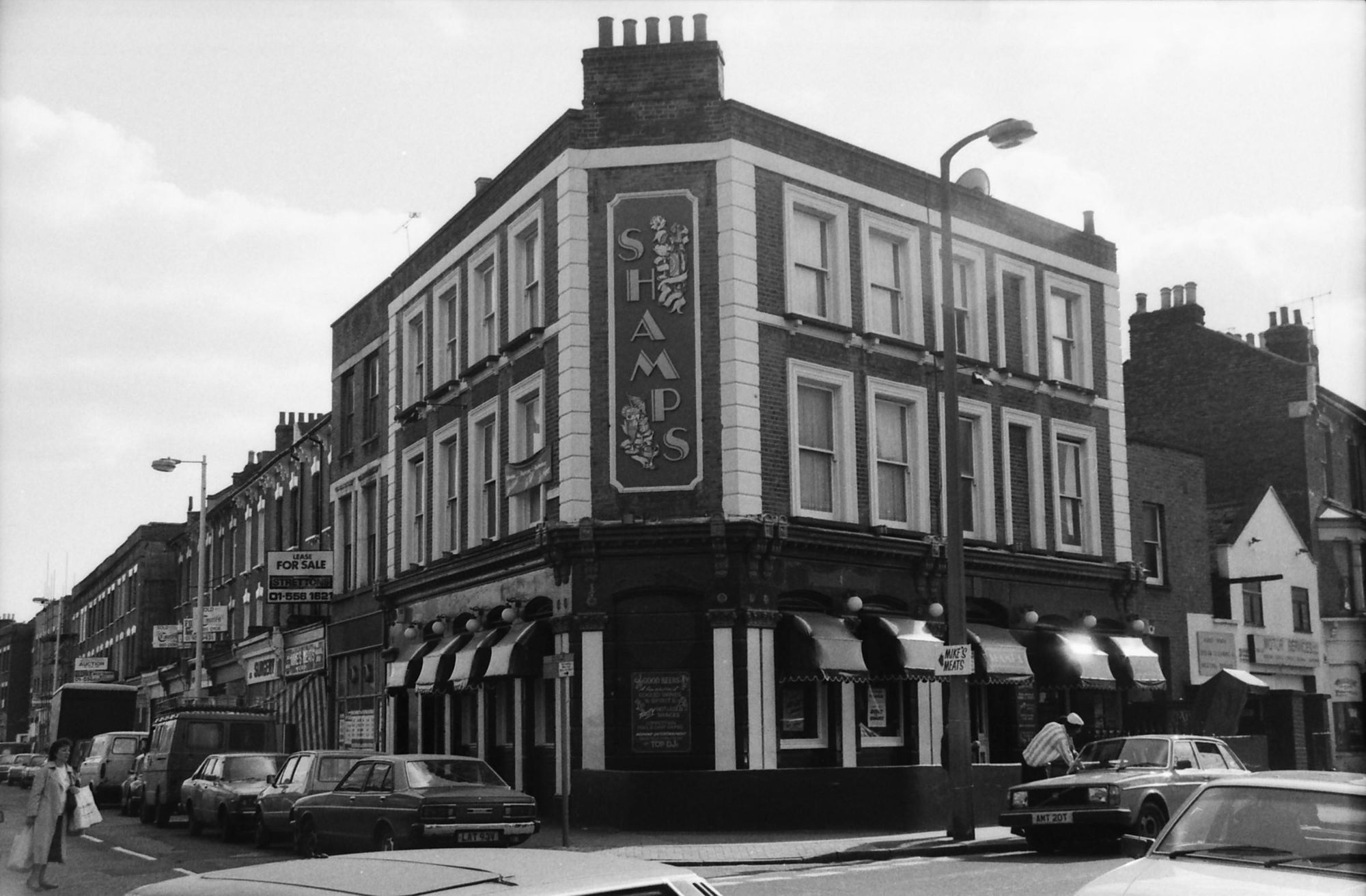 Shamps/Cricketers London E5 taken in 1989.. (Pub, External). Published on 18-04-2018