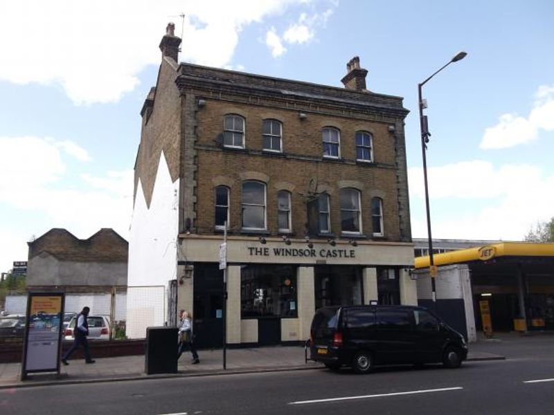 Windsor Castle London E5 taken April 2015. (Pub, External). Published on 02-05-2015