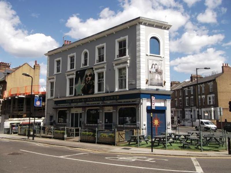 Three Sisters London E5 taken April 2015. (Pub, External). Published on 02-05-2015