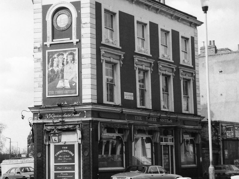 Three Sisters London E5 taken in 1989.. (Pub, External). Published on 18-04-2018 