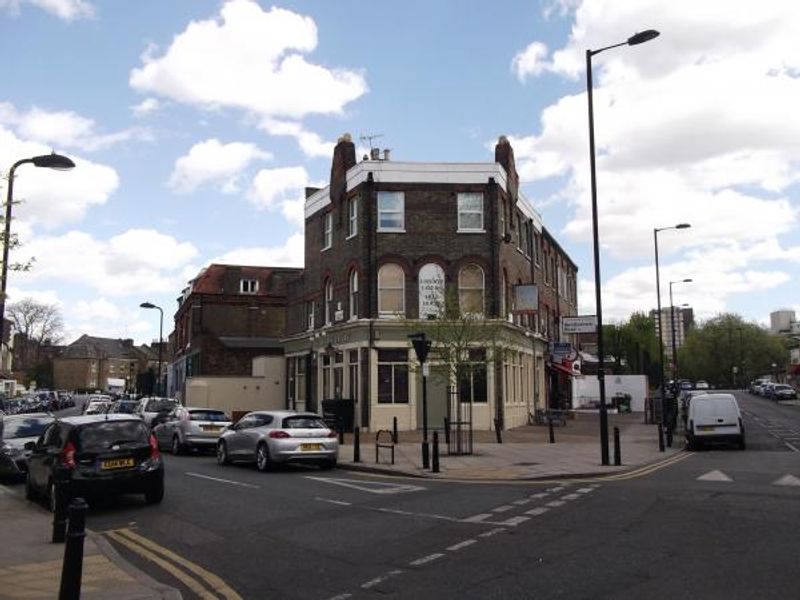 London Tavern London E5 taken April 2015. (Pub, External). Published on 02-05-2015