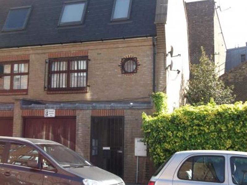 Duke of York (Site of) London E5 taken April 2015. (Pub, External). Published on 02-05-2015 