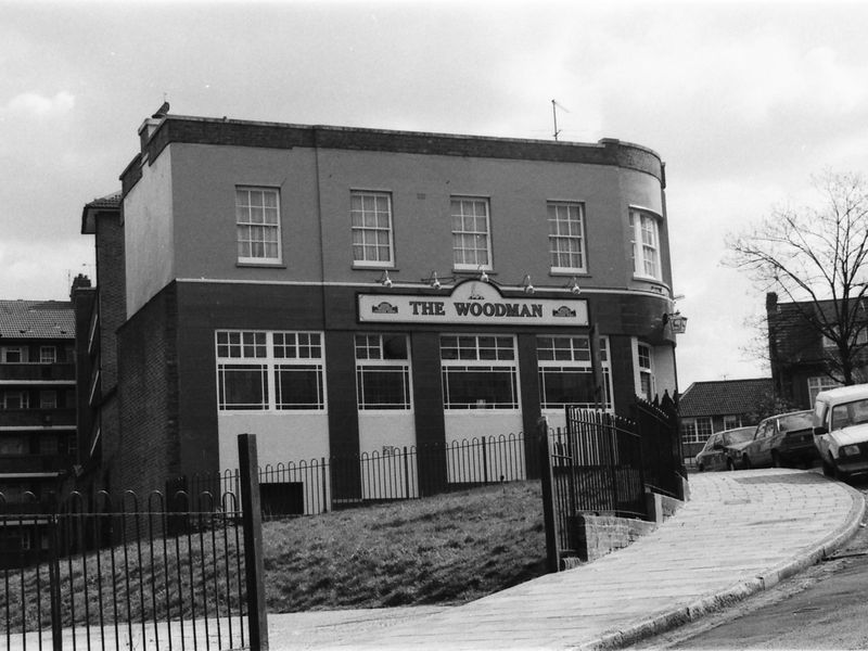 Woodman London E5 taken in 1989.. (Pub, External). Published on 18-04-2018