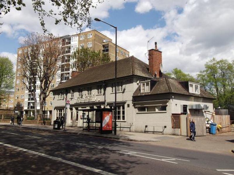 Crooked Billet London E5 taken April 2015. (Pub, External). Published on 02-05-2015 