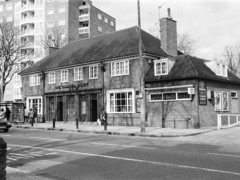 Crooked Billet London E5 taken in 1989.. (Pub, External). Published on 18-04-2018