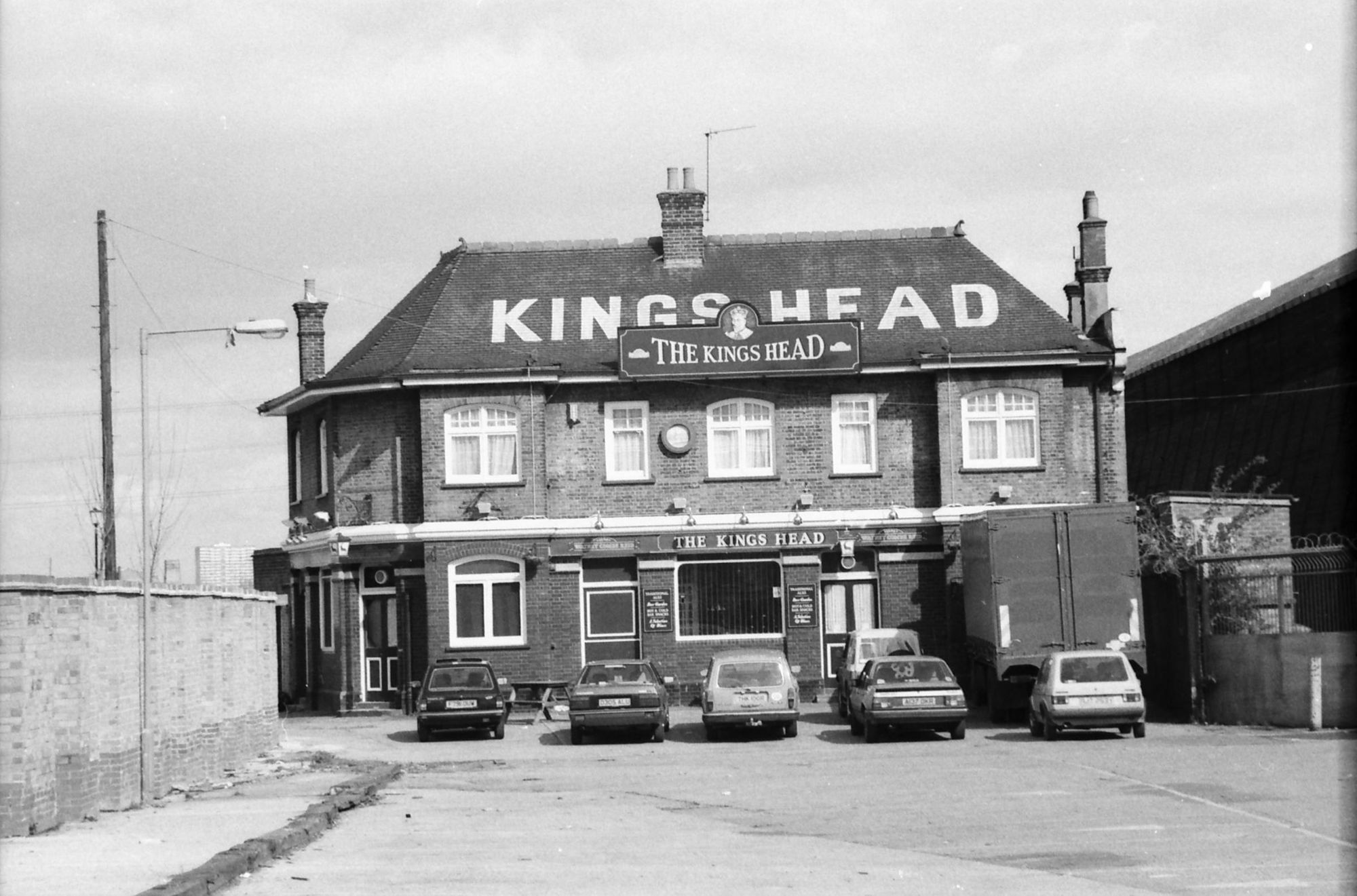 Kings Head London E5 taken in 1989.. (Pub, External, Key). Published on 18-04-2018