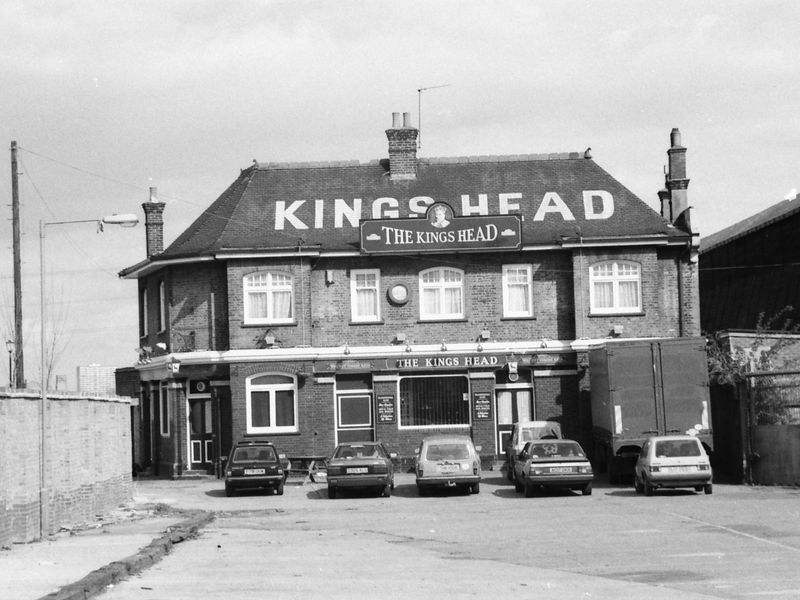 Kings Head London E5 taken in 1989.. (Pub, External, Key). Published on 18-04-2018