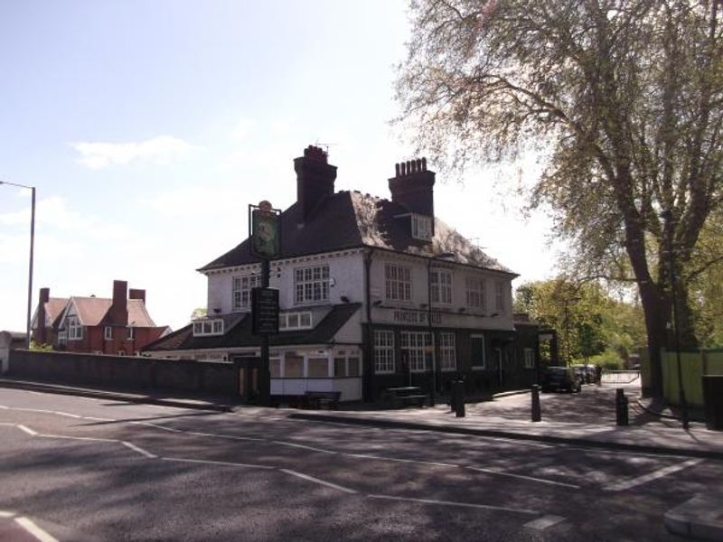 Princess of Wales London E5 taken April 2015. (Pub, External). Published on 02-05-2015