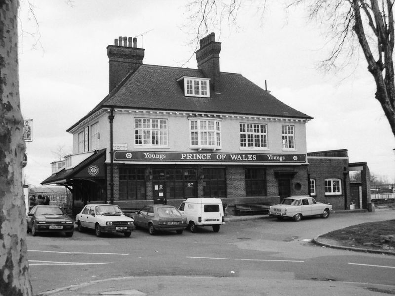 Prince of Wales London E5 taken in 1989.. (Pub, External). Published on 18-04-2018 