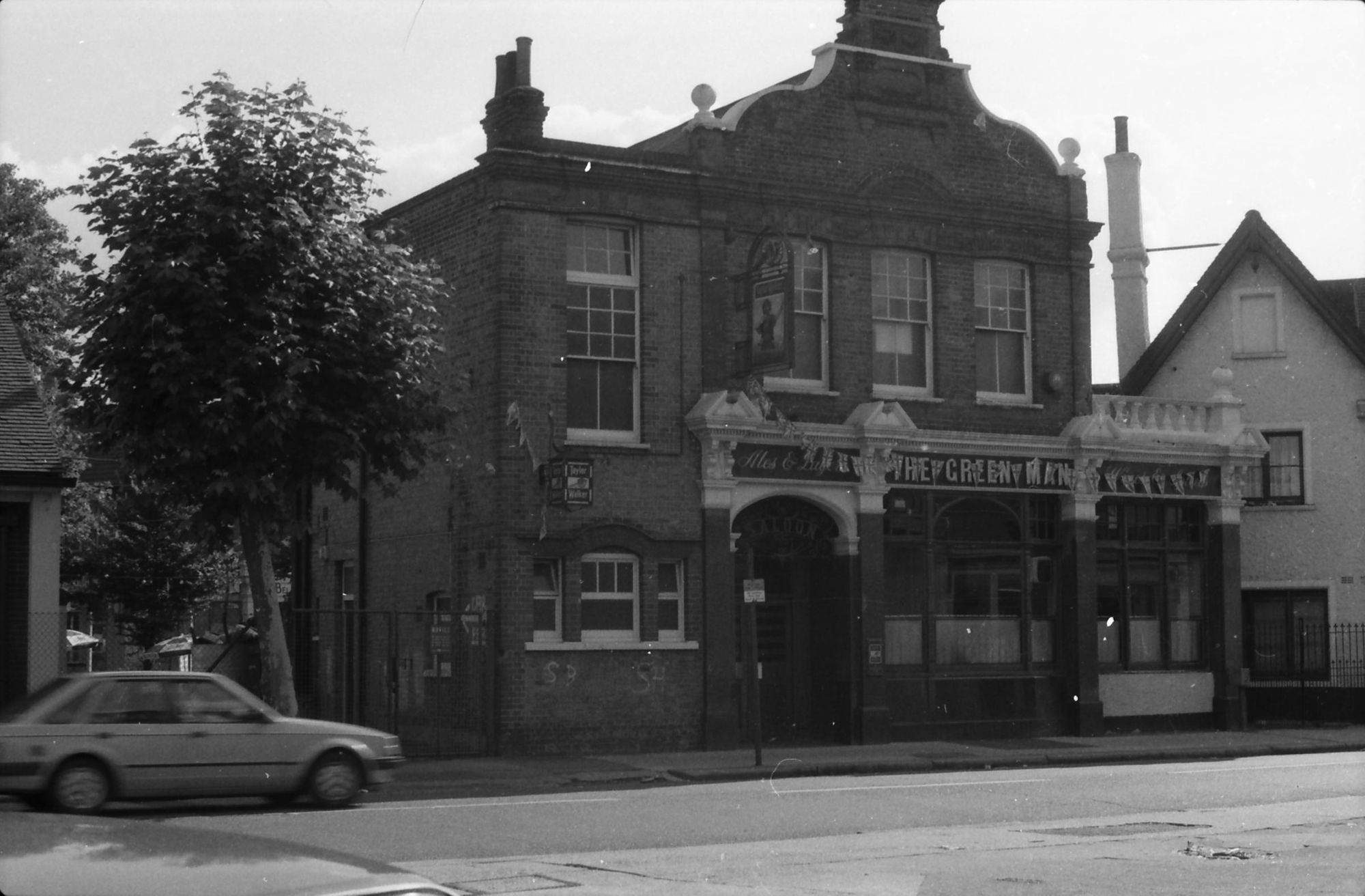 Green Man London E6 taken 24-08-1986.. (Pub, External). Published on 18-04-2018