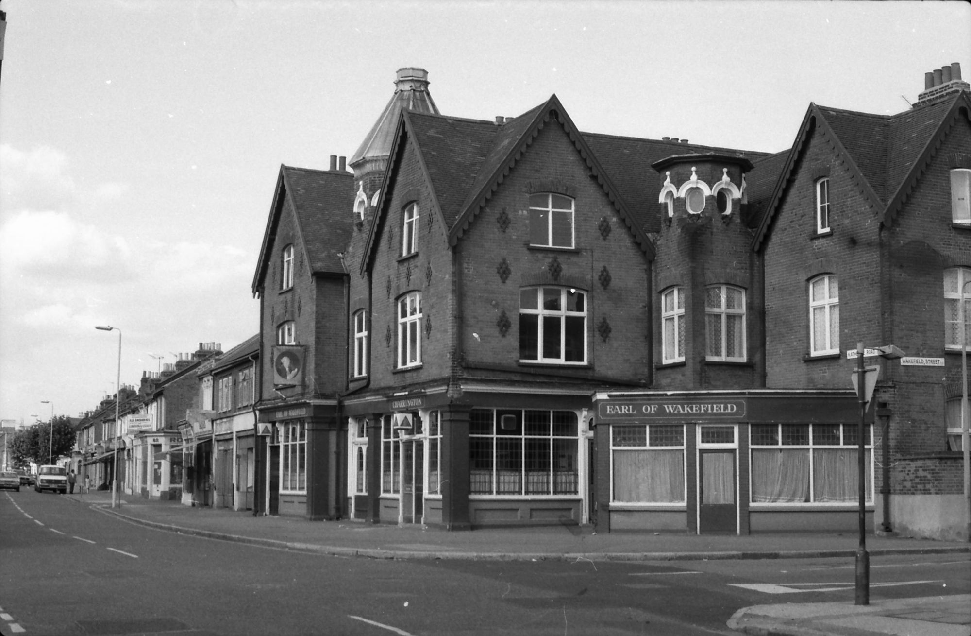Earl of Wakefield London E6 taken 24-08-1986.. (Pub, External, Key). Published on 18-04-2018