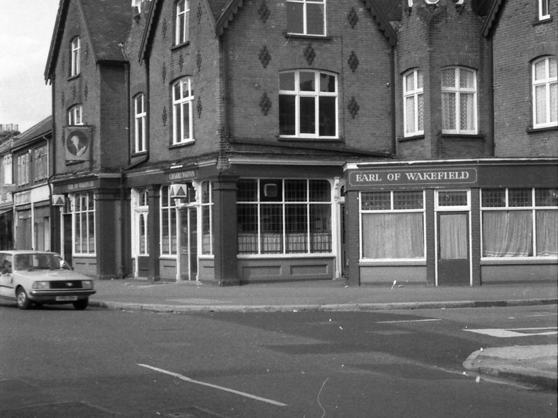 Earl of Wakefield London E6 taken 24-08-1986.. (Pub, External). Published on 18-04-2018