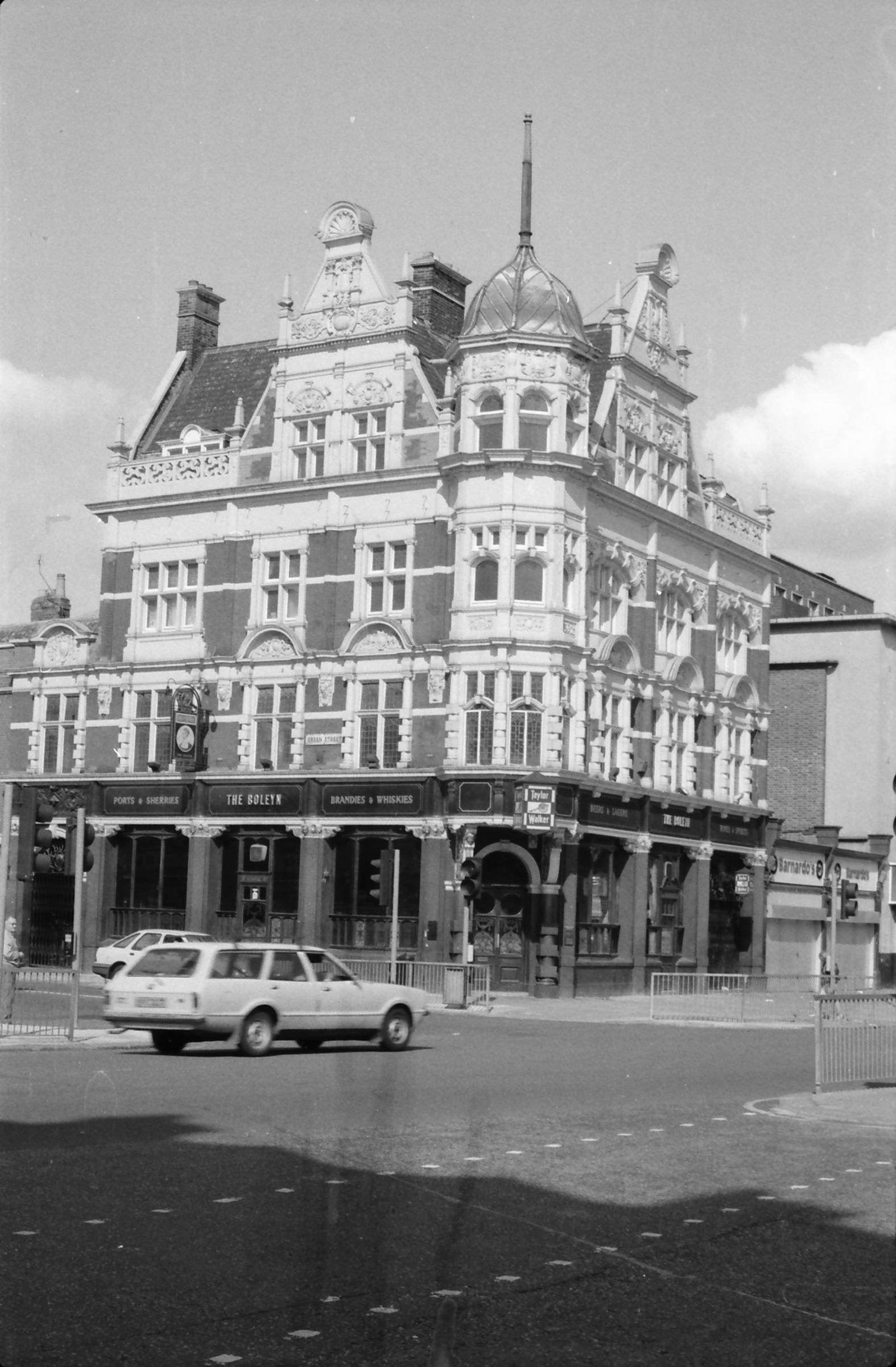 Boleyn London E6 taken in 1986.. (Pub, External). Published on 18-04-2018