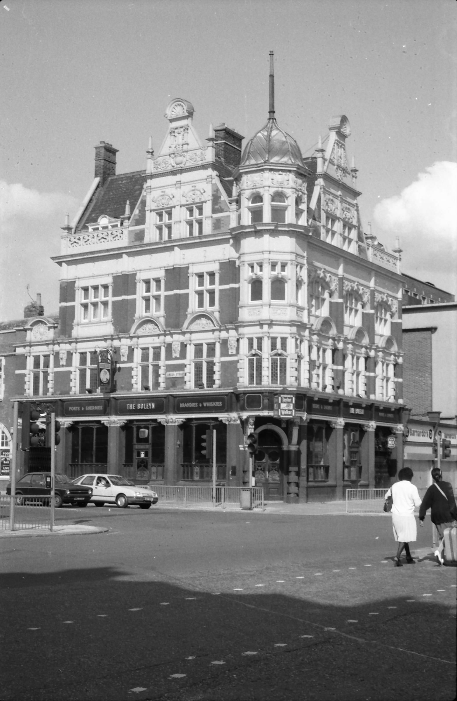 Boleyn London E6 taken 24- 8-1986.. (Pub, External). Published on 18-04-2018