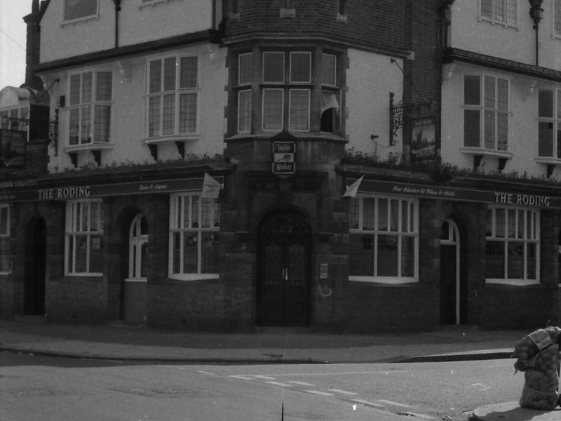 Roding London E6 taken 24-08-1986.. (Pub, External). Published on 18-04-2018