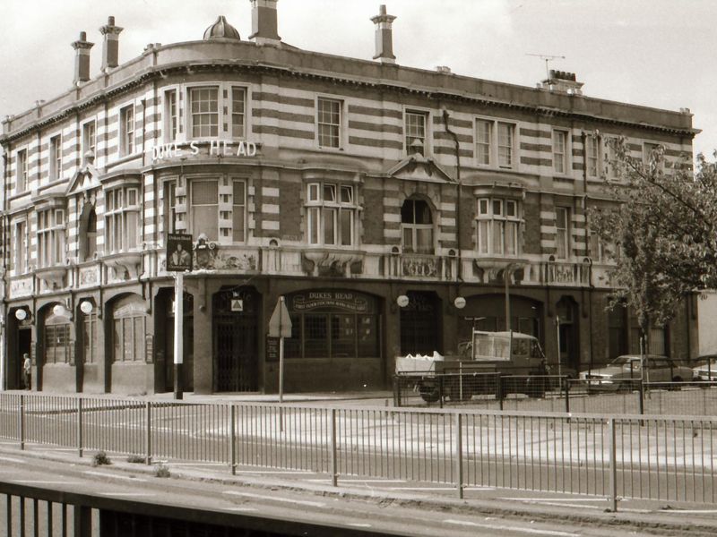 Dukes Head London E6 taken 24-08-1986.. (Pub, External, Key). Published on 10-01-2019