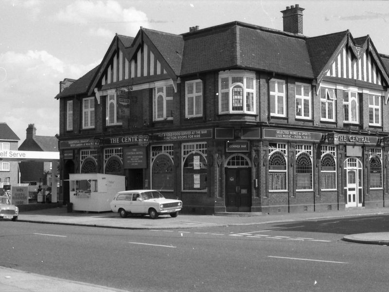 Central London E6 taken 24-08-1986.. (Pub, External). Published on 18-04-2018 