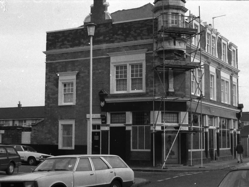 Perseverance London E6 taken in 1987.. (Pub, External). Published on 18-04-2018