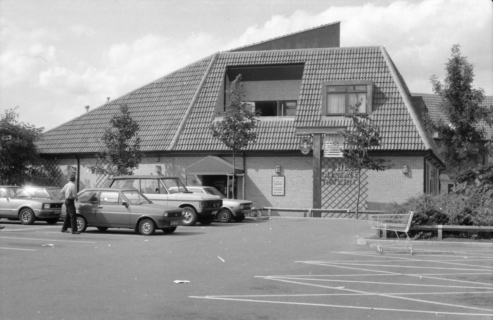 Tollgate Tavern London E6 taken 24-08-1986.. (Pub, External). Published on 18-04-2018