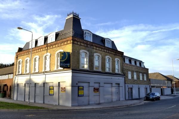 Ferndale Hotel London E6. (Pub, External). Published on 31-10-2013