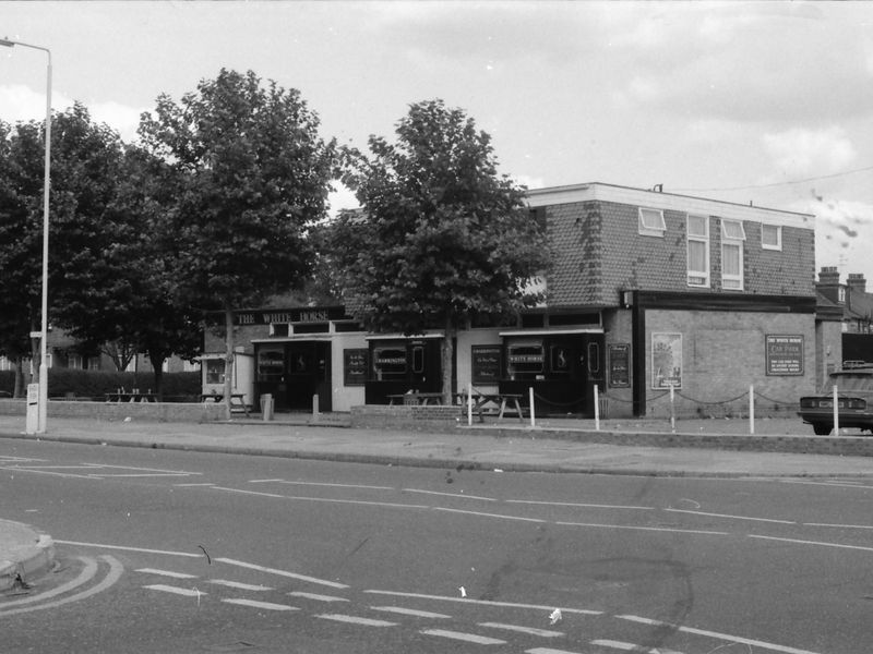 White Horse London E6 taken 24-08-1986.. (Pub, External, Key). Published on 18-04-2018