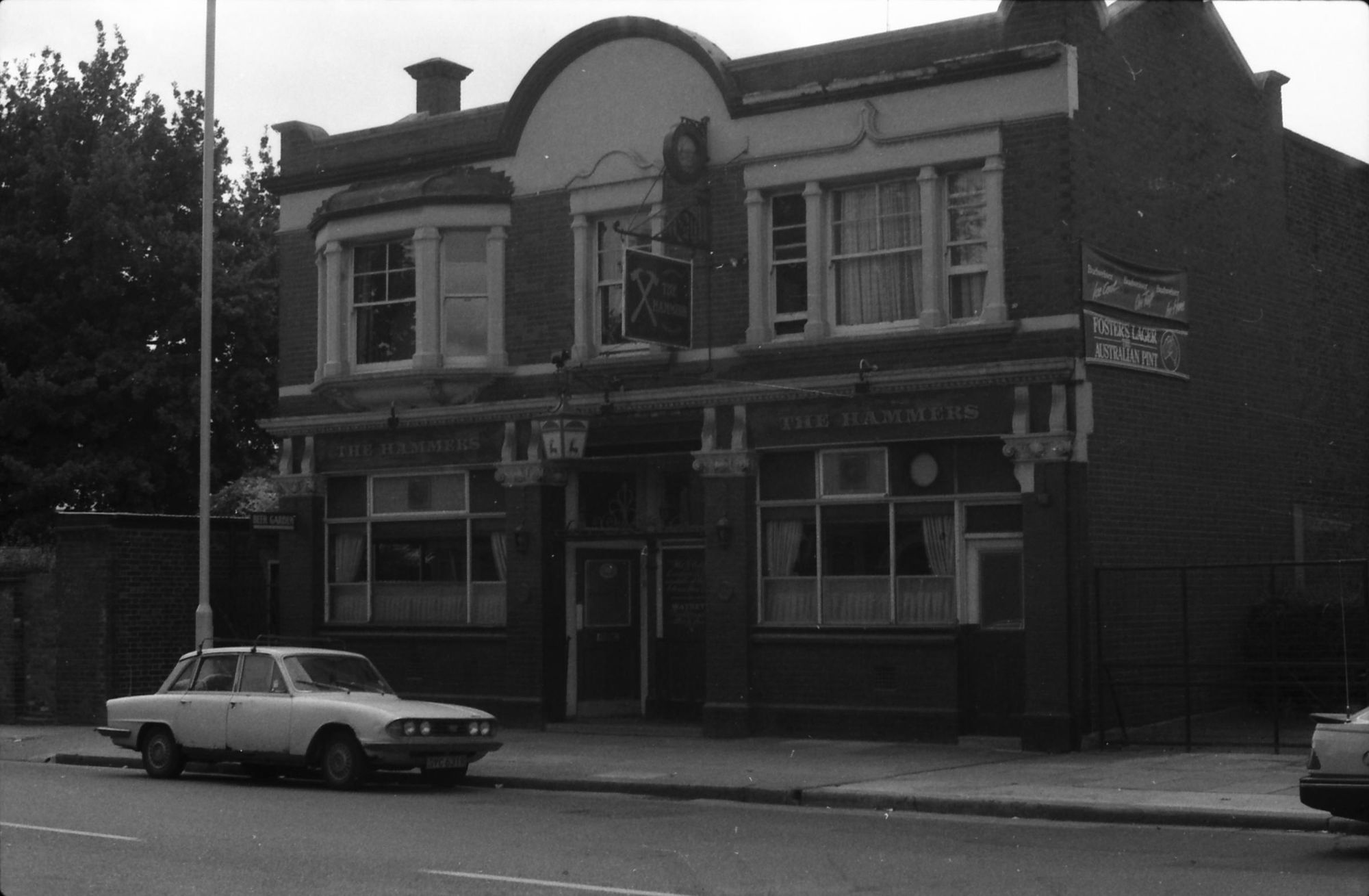 Hammers London E6 taken 24-08-1986.. (Pub, External). Published on 18-04-2018