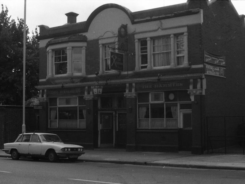 Hammers London E6 taken 24-08-1986.. (Pub, External). Published on 18-04-2018